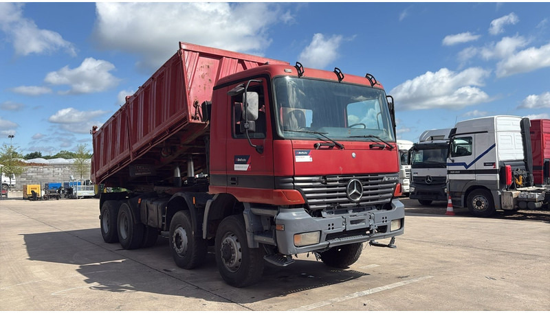 Mercedes-Benz ACTROS 3243 (8X6 / LAMES / GRAND PONT / GRAND BENNE / 3 PONTS / TRES BONNE ETAT) - Camion benne: photos 3 Mercedes-Benz ACTROS 3243 (8X6 / LAMES / GRAND PONT / GRAND BENNE / 3 PONTS / TRES BONNE ETAT) - Camion benne: photos 3