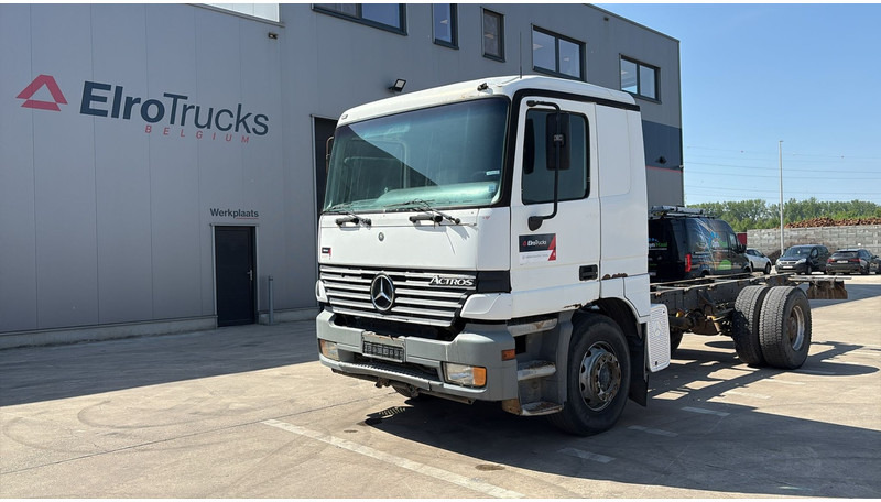 Mercedes-Benz Actros 1835 (LAMES / GRAND PONT / 12000L / V6 / EURO 2) - Châssis cabine: photos 1 Mercedes-Benz Actros 1835 (LAMES / GRAND PONT / 12000L / V6 / EURO 2) - Châssis cabine: photos 1