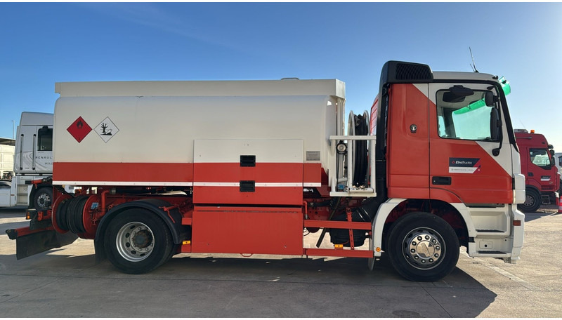 Mercedes-Benz Actros 1841 (14000 L / EPS / 3 PEDALES / PARFAIT ETAT !! / V6 / MP2) - Camion citerne: photos 4 Mercedes-Benz Actros 1841 (14000 L / EPS / 3 PEDALES / PARFAIT ETAT !! / V6 / MP2) - Camion citerne: photos 4