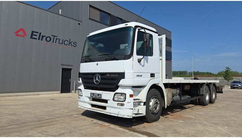 Mercedes-Benz Actros 2636 (6X4 / LAMES / GRAND PONT / MP2 / STEEL SUSP. / BOITE MANUELLE / MANUAL GEARBOX / 9M CHASSIS !!!) - Camion plateau: photos 1 Mercedes-Benz Actros 2636 (6X4 / LAMES / GRAND PONT / MP2 / STEEL SUSP. / BOITE MANUELLE / MANUAL GEARBOX / 9M CHASSIS !!!) - Camion plateau: photos 1