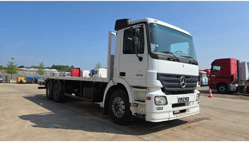 Mercedes-Benz Actros 2636 (6X4 / LAMES / GRAND PONT / MP2 / STEEL SUSP. / BOITE MANUELLE / MANUAL GEARBOX / 9M CHASSIS !!!) - Camion plateau: photos 3 Mercedes-Benz Actros 2636 (6X4 / LAMES / GRAND PONT / MP2 / STEEL SUSP. / BOITE MANUELLE / MANUAL GEARBOX / 9M CHASSIS !!!) - Camion plateau: photos 3