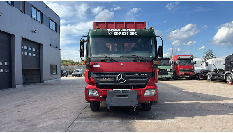 Mercedes-Benz Actros 2646 (RETARDER / EPS / 3 PEDALS / V6 / MP2 / LAMES / GRAND PONT / BIG AXLE / STEEL SUSP.) - Camion benne: photos 2 Mercedes-Benz Actros 2646 (RETARDER / EPS / 3 PEDALS / V6 / MP2 / LAMES / GRAND PONT / BIG AXLE / STEEL SUSP.) - Camion benne: photos 2