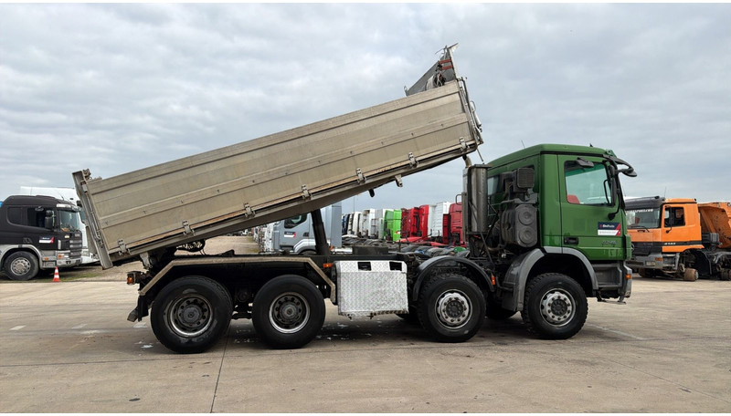 Mercedes-Benz Actros 3246 (EPS / LAMES / GRAND PONT / V6 / MP2 / 3 PEDALES) - Camion benne: photos 3 Mercedes-Benz Actros 3246 (EPS / LAMES / GRAND PONT / V6 / MP2 / 3 PEDALES) - Camion benne: photos 3