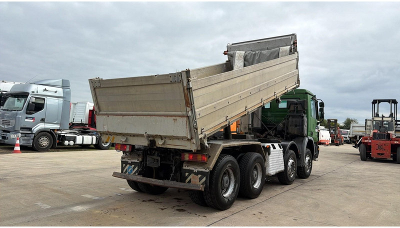 Mercedes-Benz Actros 3246 (EPS / LAMES / GRAND PONT / V6 / MP2 / 3 PEDALES) - Camion benne: photos 4 Mercedes-Benz Actros 3246 (EPS / LAMES / GRAND PONT / V6 / MP2 / 3 PEDALES) - Camion benne: photos 4