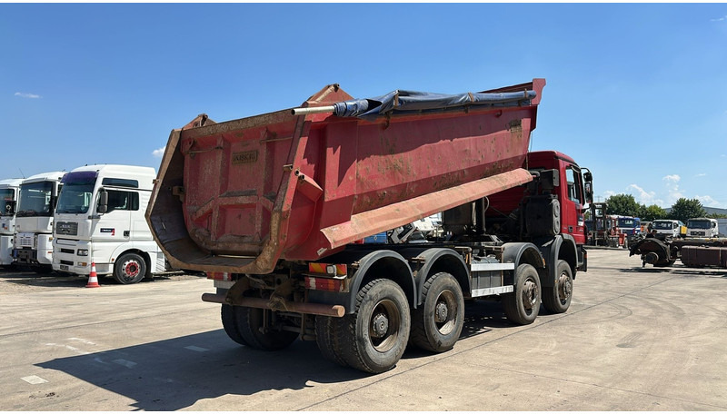 Mercedes-Benz Actros 4141 (8X6 / LAMES / STEEL / BIG AXLE / GRAND PONT / TAMBOURS / MANUAL GETRIEBE / MANUAL GEARBOX) - Camion benne: photos 4 Mercedes-Benz Actros 4141 (8X6 / LAMES / STEEL / BIG AXLE / GRAND PONT / TAMBOURS / MANUAL GETRIEBE / MANUAL GEARBOX) - Camion benne: photos 4