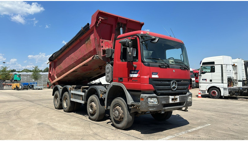 Mercedes-Benz Actros 4141 (8X6 / LAMES / STEEL / BIG AXLE / GRAND PONT / TAMBOURS / MANUAL GETRIEBE / MANUAL GEARBOX) - Camion benne: photos 3 Mercedes-Benz Actros 4141 (8X6 / LAMES / STEEL / BIG AXLE / GRAND PONT / TAMBOURS / MANUAL GETRIEBE / MANUAL GEARBOX) - Camion benne: photos 3