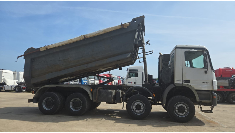 Mercedes-Benz Actros 4141 (EPS / 8X6 / GRAND PONT / BIG AXLE / LAMES / STEEL / V6) - Camion benne: photos 4 Mercedes-Benz Actros 4141 (EPS / 8X6 / GRAND PONT / BIG AXLE / LAMES / STEEL / V6) - Camion benne: photos 4