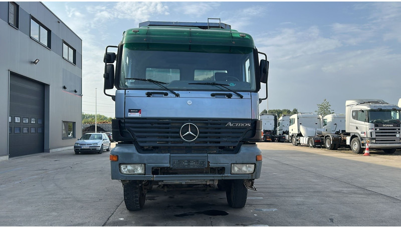 Mercedes-Benz Actros 4143 (8X8 / BOITE MANUELLE / LAMES / GRAND PONT / STEEL SUSP. / BIG AXLE) - Camion benne: photos 2 Mercedes-Benz Actros 4143 (8X8 / BOITE MANUELLE / LAMES / GRAND PONT / STEEL SUSP. / BIG AXLE) - Camion benne: photos 2