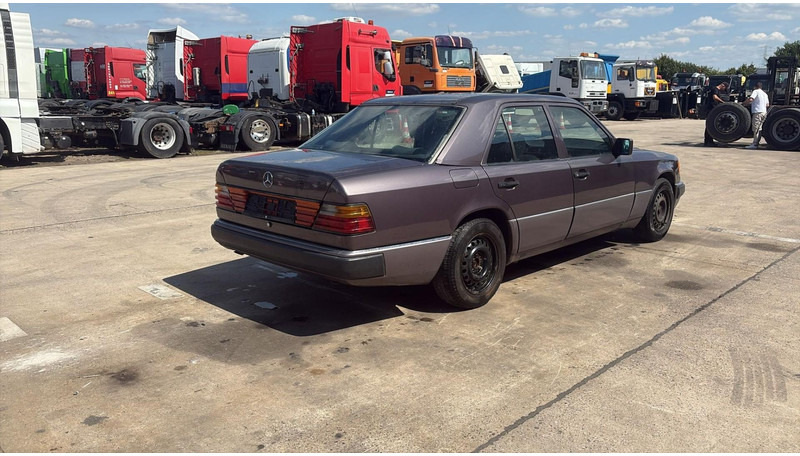 Mercedes-Benz E-Klasse 200 (GERMAN CAR / VOITURE D'ALLEMAGNE / ESSENCE / PETROL / MANUAL) - Berline: photos 5 Mercedes-Benz E-Klasse 200 (GERMAN CAR / VOITURE D'ALLEMAGNE / ESSENCE / PETROL / MANUAL) - Berline: photos 5