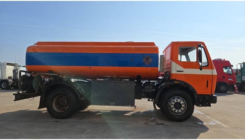 Mercedes-Benz SK 1619 (12.400L / GERMAN TRUCK / CAMION ALLEMAGNE / LAMES / GRAND PONT / V6) - Camion citerne: photos 4 Mercedes-Benz SK 1619 (12.400L / GERMAN TRUCK / CAMION ALLEMAGNE / LAMES / GRAND PONT / V6) - Camion citerne: photos 4