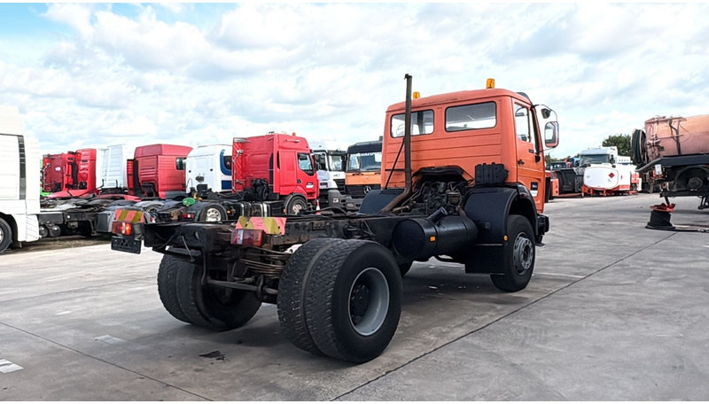 Mercedes-Benz SK 1622 (4X4 / LAMES / GRAND PONT / V6 / BIG AXLE / POMPE MANUELLE) - Châssis cabine: photos 5 Mercedes-Benz SK 1622 (4X4 / LAMES / GRAND PONT / V6 / BIG AXLE / POMPE MANUELLE) - Châssis cabine: photos 5