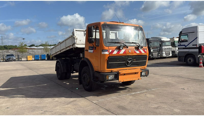 Mercedes-Benz SK 1628 (V8 / LAMES / GRAND PONT / POMPE MANUELLE) - Camion benne: photos 3 Mercedes-Benz SK 1628 (V8 / LAMES / GRAND PONT / POMPE MANUELLE) - Camion benne: photos 3