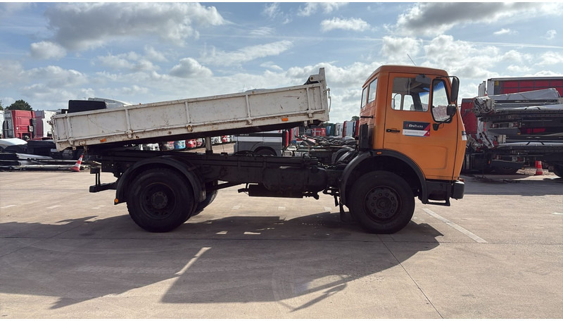 Mercedes-Benz SK 1628 (V8 / LAMES / GRAND PONT / POMPE MANUELLE) - Camion benne: photos 4 Mercedes-Benz SK 1628 (V8 / LAMES / GRAND PONT / POMPE MANUELLE) - Camion benne: photos 4