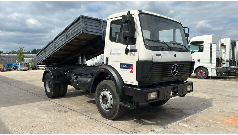 Mercedes-Benz SK 1722 (LAMES / GRAND PONT / V6 / BOITE MANUELLE / POMPE MANUELLE) - Camion benne: photos 3 Mercedes-Benz SK 1722 (LAMES / GRAND PONT / V6 / BOITE MANUELLE / POMPE MANUELLE) - Camion benne: photos 3