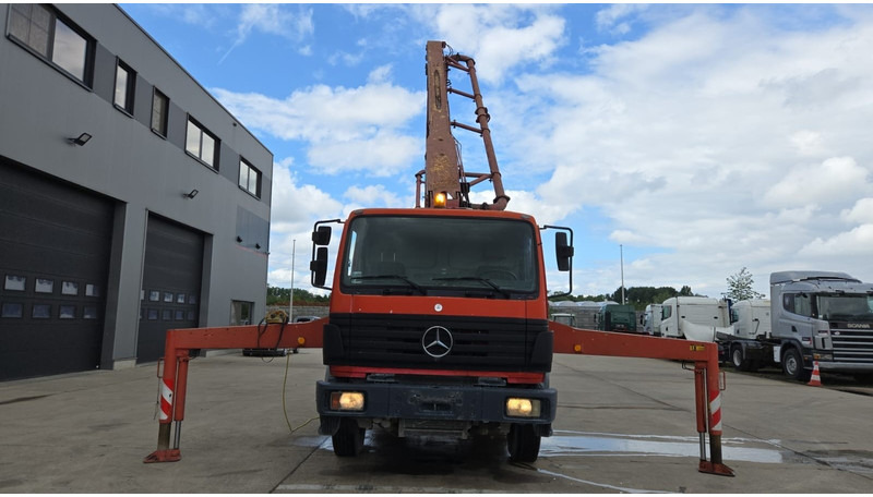 Mercedes-Benz SK 1824 (V6 / LAMES / GRAND PONT / PUTZMEISTER 24M/ JOYSTICK / RADIO) - Camion pompe: photos 5 Mercedes-Benz SK 1824 (V6 / LAMES / GRAND PONT / PUTZMEISTER 24M/ JOYSTICK / RADIO) - Camion pompe: photos 5
