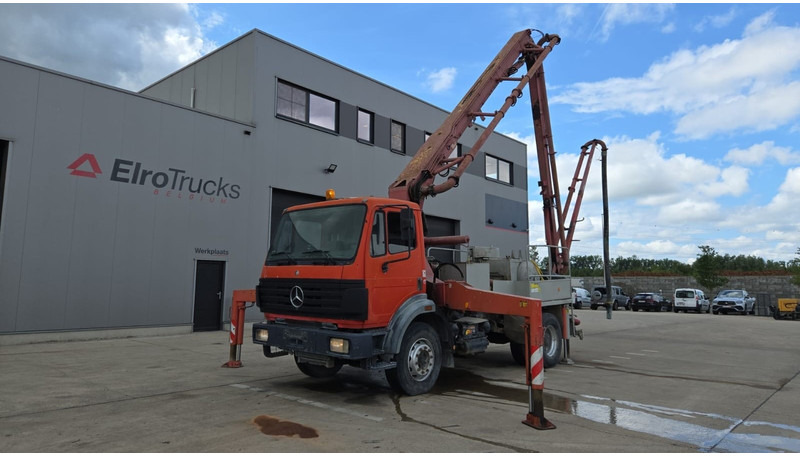 Mercedes-Benz SK 1824 (V6 / LAMES / GRAND PONT / PUTZMEISTER 24M/ JOYSTICK / RADIO) - Camion pompe: photos 1 Mercedes-Benz SK 1824 (V6 / LAMES / GRAND PONT / PUTZMEISTER 24M/ JOYSTICK / RADIO) - Camion pompe: photos 1