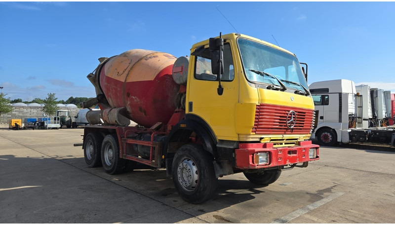 Mercedes-Benz SK 2527 (MALAXEUR / MIXER / POSSIBLE COMME CHASSIS / 6X4 / LAMES / GRAND PONT) - Camion malaxeur: photos 5 Mercedes-Benz SK 2527 (MALAXEUR / MIXER / POSSIBLE COMME CHASSIS / 6X4 / LAMES / GRAND PONT) - Camion malaxeur: photos 5