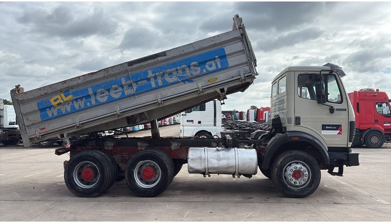 Mercedes-Benz SK 2527 (V6 / GRAND PONT / LAMES / BOITE MANUELLE / MANUAL GEARBOX) - Camion benne: photos 4 Mercedes-Benz SK 2527 (V6 / GRAND PONT / LAMES / BOITE MANUELLE / MANUAL GEARBOX) - Camion benne: photos 4