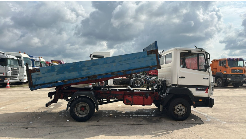 Mercedes-Benz SK 809 (POMPE MANUELLE / MANUAL PUMP / HELPER / AUXILAIRY / SPER / STEEL SUSP.) - Camion benne: photos 2 Mercedes-Benz SK 809 (POMPE MANUELLE / MANUAL PUMP / HELPER / AUXILAIRY / SPER / STEEL SUSP.) - Camion benne: photos 2