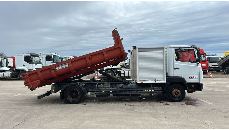Mercedes-Benz SK 814 (BELGIAN TRUCK / HOOK / PERFECT CONDITION !!! / WITH CONTAINER / 363000 KM !!!! ) - Camion ampliroll: photos 5 Mercedes-Benz SK 814 (BELGIAN TRUCK / HOOK / PERFECT CONDITION !!! / WITH CONTAINER / 363000 KM !!!! ) - Camion ampliroll: photos 5