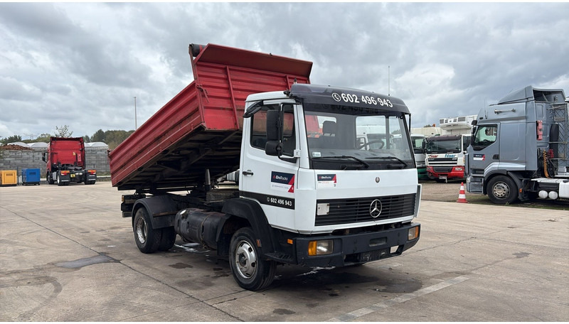 Mercedes-Benz SK 814 (SPER / AUXILAIRY / MANUAL PUMP / STEEL SUSP. / 6 CYLINDER / 3 WAY TIPPER / PERFECT) - Camion benne: photos 3 Mercedes-Benz SK 814 (SPER / AUXILAIRY / MANUAL PUMP / STEEL SUSP. / 6 CYLINDER / 3 WAY TIPPER / PERFECT) - Camion benne: photos 3