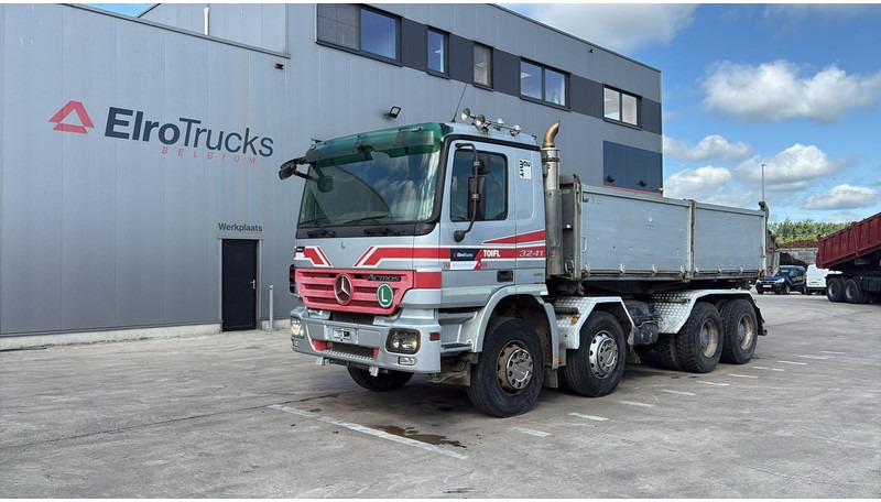 Mercedes-Benz actros 3241 (8X4 / LAMES / GRAND PONT / GRAND BENNE / 3 PONTS / TRES BONNE ETAT) - Camion benne: photos 1 Mercedes-Benz actros 3241 (8X4 / LAMES / GRAND PONT / GRAND BENNE / 3 PONTS / TRES BONNE ETAT) - Camion benne: photos 1