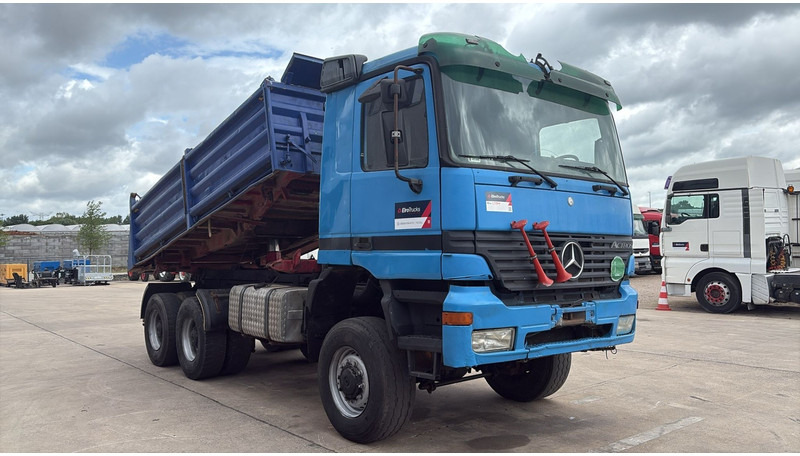 Mercedes-Benz actros 3340 (6X6 / BOITE MANUELLE /MANUAL GEARBOX / 3 PONTS / V6 / MP1) - Camion benne: photos 3 Mercedes-Benz actros 3340 (6X6 / BOITE MANUELLE /MANUAL GEARBOX / 3 PONTS / V6 / MP1) - Camion benne: photos 3