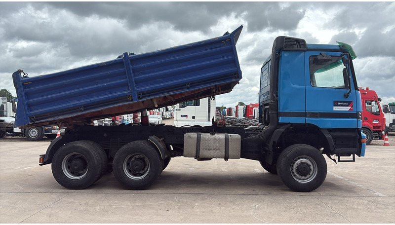 Mercedes-Benz actros 3340 (6X6 / BOITE MANUELLE /MANUAL GEARBOX / 3 PONTS / V6 / MP1) - Camion benne: photos 4 Mercedes-Benz actros 3340 (6X6 / BOITE MANUELLE /MANUAL GEARBOX / 3 PONTS / V6 / MP1) - Camion benne: photos 4