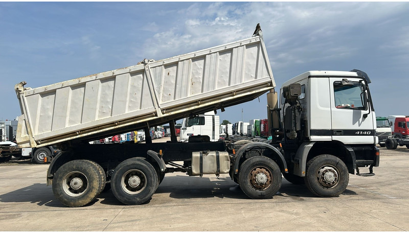 Mercedes-Benz actros 4140 (8X8 / BOITE MANUELLE / MANUAL GEARBOX / LAMES / GRAND PONT / BIG AXLE) - Camion benne: photos 3 Mercedes-Benz actros 4140 (8X8 / BOITE MANUELLE / MANUAL GEARBOX / LAMES / GRAND PONT / BIG AXLE) - Camion benne: photos 3