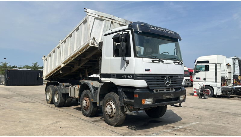 Mercedes-Benz actros 4140 (8X8 / BOITE MANUELLE / MANUAL GEARBOX / LAMES / GRAND PONT / BIG AXLE) - Camion benne: photos 5 Mercedes-Benz actros 4140 (8X8 / BOITE MANUELLE / MANUAL GEARBOX / LAMES / GRAND PONT / BIG AXLE) - Camion benne: photos 5