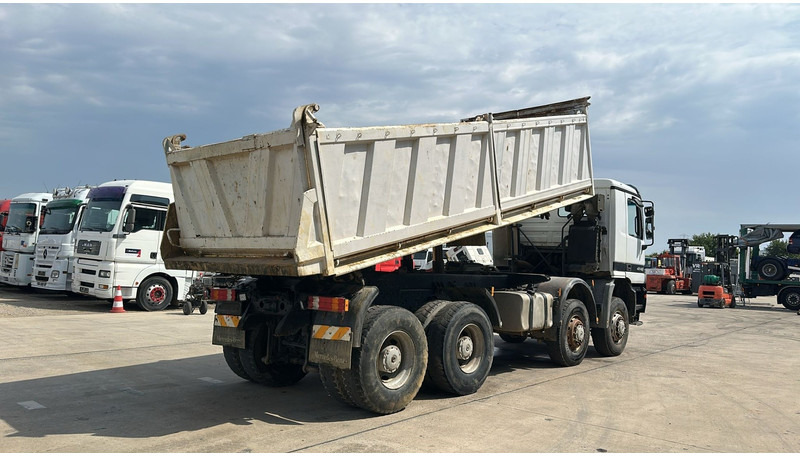 Mercedes-Benz actros 4140 (8X8 / BOITE MANUELLE / MANUAL GEARBOX / LAMES / GRAND PONT / BIG AXLE) - Camion benne: photos 4 Mercedes-Benz actros 4140 (8X8 / BOITE MANUELLE / MANUAL GEARBOX / LAMES / GRAND PONT / BIG AXLE) - Camion benne: photos 4