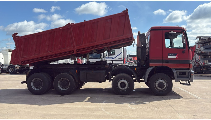 Mercedes-Benz actros 4140 (EPS / 8X6 / LAMES / GRAND PONT / GRAND BENNE / 3 PONTS / TRES BONNE ETAT) - Camion benne: photos 4 Mercedes-Benz actros 4140 (EPS / 8X6 / LAMES / GRAND PONT / GRAND BENNE / 3 PONTS / TRES BONNE ETAT) - Camion benne: photos 4