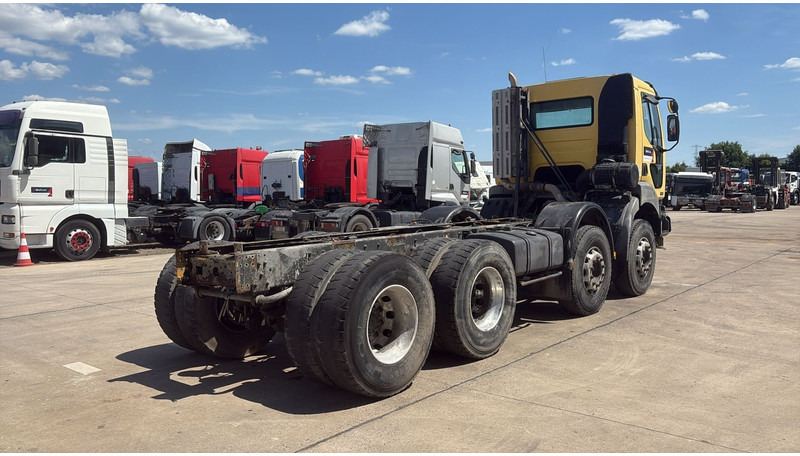 Renault KERAX 420 (BOITE MANUELLE / 8X4 / LAMES / MANUAL GEARBOX) - Châssis cabine: photos 5 Renault KERAX 420 (BOITE MANUELLE / 8X4 / LAMES / MANUAL GEARBOX) - Châssis cabine: photos 5