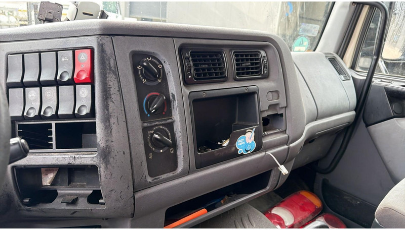 Camion plateau Renault Midlum 270 (18 TONNES / BOITE MANUELLE / MANUAL GEARBOX / GOOD CONDITION): photos 16 Camion plateau Renault Midlum 270 (18 TONNES / BOITE MANUELLE / MANUAL GEARBOX / GOOD CONDITION): photos 16