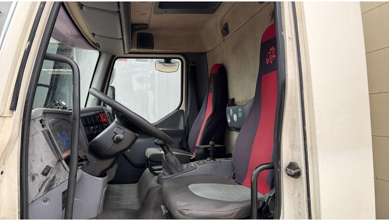 Camion plateau Renault Midlum 270 (18 TONNES / BOITE MANUELLE / MANUAL GEARBOX / GOOD CONDITION): photos 19 Camion plateau Renault Midlum 270 (18 TONNES / BOITE MANUELLE / MANUAL GEARBOX / GOOD CONDITION): photos 19