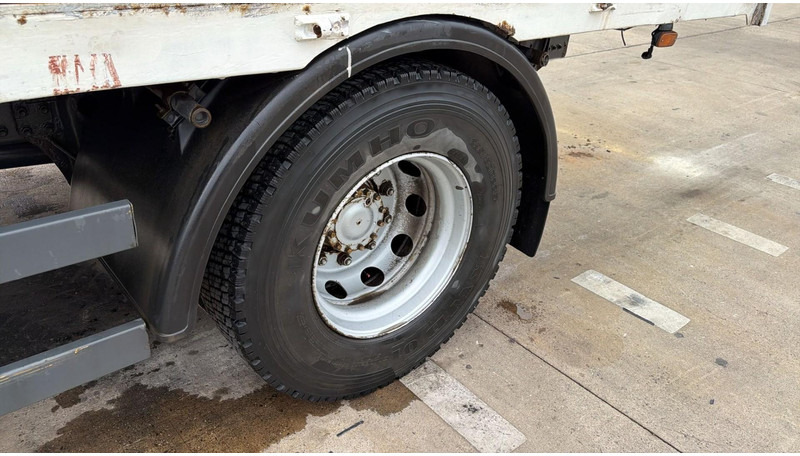 Camion plateau Renault Midlum 270 (18 TONNES / BOITE MANUELLE / MANUAL GEARBOX / GOOD CONDITION): photos 13 Camion plateau Renault Midlum 270 (18 TONNES / BOITE MANUELLE / MANUAL GEARBOX / GOOD CONDITION): photos 13