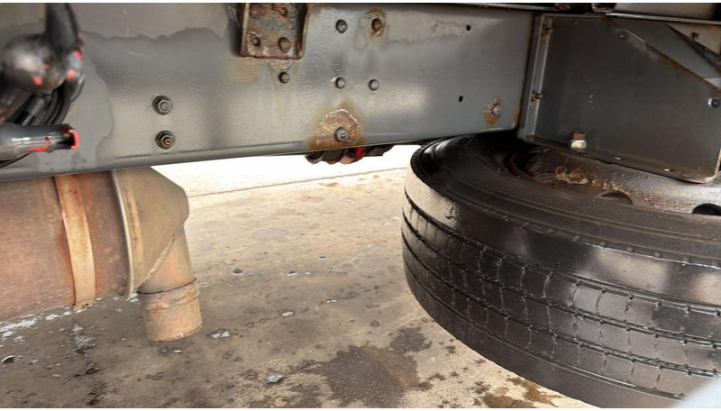 Camion plateau Renault Midlum 270 (18 TONNES / BOITE MANUELLE / MANUAL GEARBOX / GOOD CONDITION): photos 11 Camion plateau Renault Midlum 270 (18 TONNES / BOITE MANUELLE / MANUAL GEARBOX / GOOD CONDITION): photos 11