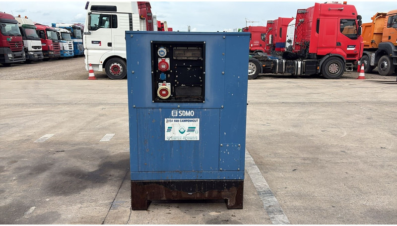 SDMO J66K (JOHN DEERE ENGINE / 3 PHASES / 66 KVA / BE MACHINE) - Groupe électrogène: photos 3 SDMO J66K (JOHN DEERE ENGINE / 3 PHASES / 66 KVA / BE MACHINE) - Groupe électrogène: photos 3