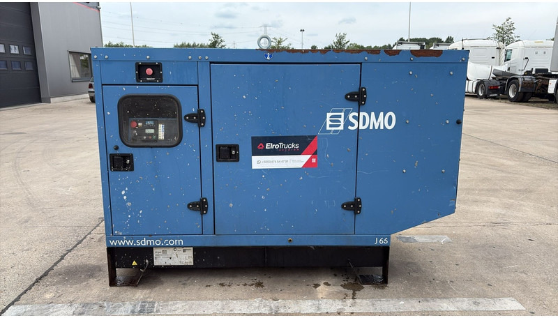 SDMO J66K (JOHN DEERE ENGINE / 3 PHASES / 66 KVA / BE MACHINE) - Groupe électrogène: photos 2 SDMO J66K (JOHN DEERE ENGINE / 3 PHASES / 66 KVA / BE MACHINE) - Groupe électrogène: photos 2