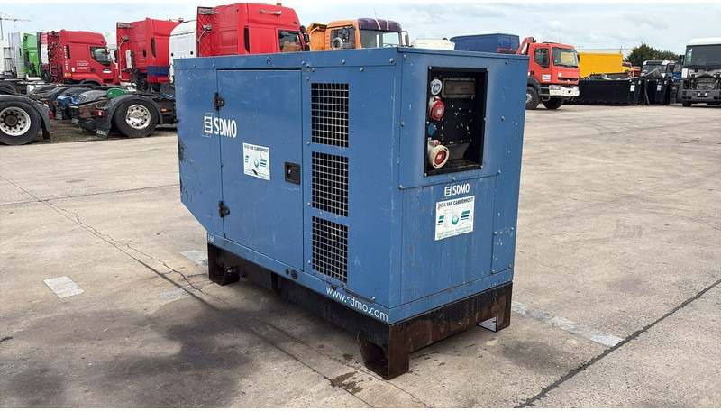 SDMO J66K (JOHN DEERE ENGINE / 3 PHASES / 66 KVA / BE MACHINE) - Groupe électrogène: photos 4 SDMO J66K (JOHN DEERE ENGINE / 3 PHASES / 66 KVA / BE MACHINE) - Groupe électrogène: photos 4