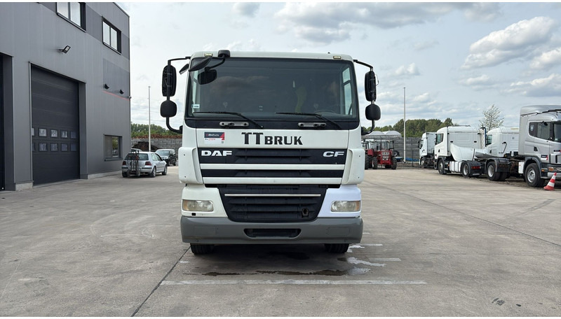 DAF 85 CF 410 (LOW CABIN / PETIT CABINE / TRES PROPRE / CLEAN CONDITION) - Tracteur routier: photos 2 DAF 85 CF 410 (LOW CABIN / PETIT CABINE / TRES PROPRE / CLEAN CONDITION) - Tracteur routier: photos 2