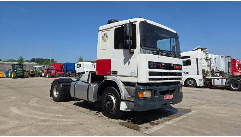 DAF 95 ATI 400 (EURO 2 / MANUAL PUMP / MANUAL GEARBOX / POMPE MANUELLE) - Tracteur routier: photos 2 DAF 95 ATI 400 (EURO 2 / MANUAL PUMP / MANUAL GEARBOX / POMPE MANUELLE) - Tracteur routier: photos 2