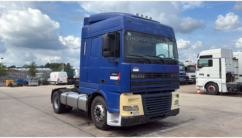 DAF 95 XF 430 (EURO 3 / BOITE MANUELLE / MANUAL GEARBOX) - Tracteur routier: photos 3 DAF 95 XF 430 (EURO 3 / BOITE MANUELLE / MANUAL GEARBOX) - Tracteur routier: photos 3