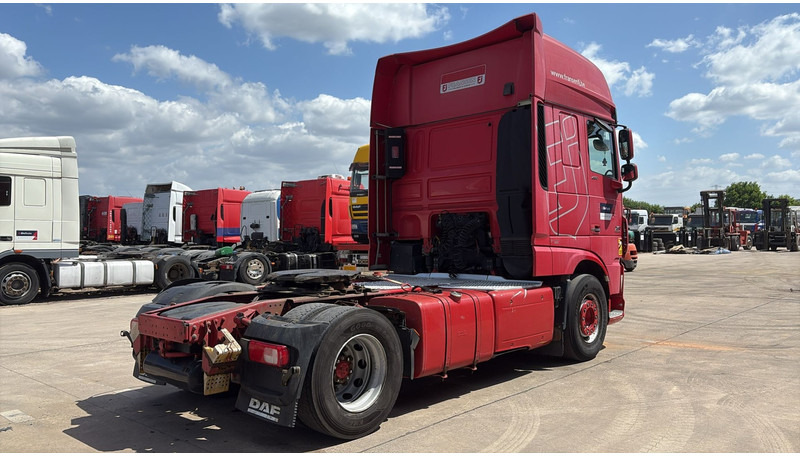 DAF XF 460 (BELGIAN TRUCK / RETARDER / EURO 6 / STANDKLIMA / 2 TANKS / FULL SPOILERS) - Tracteur routier: photos 5 DAF XF 460 (BELGIAN TRUCK / RETARDER / EURO 6 / STANDKLIMA / 2 TANKS / FULL SPOILERS) - Tracteur routier: photos 5