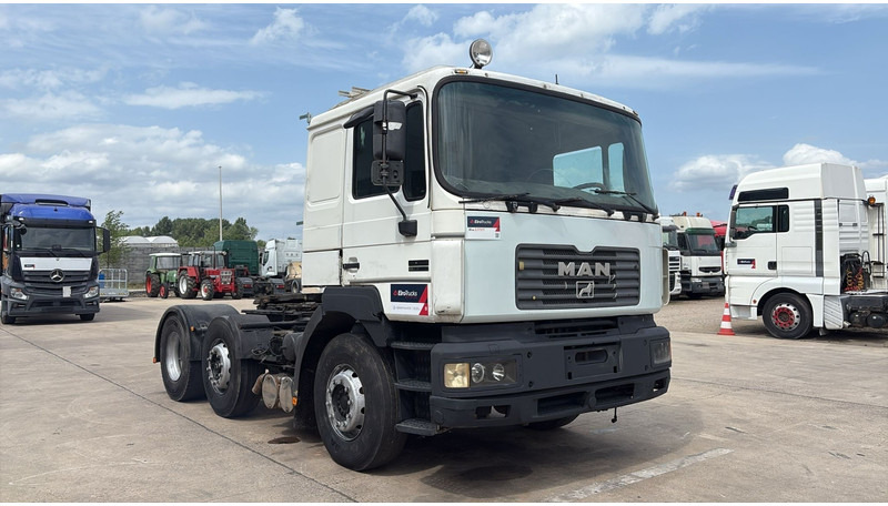MAN 25.403 (6X2 / 6 CYLINDER / EURO 2 / MANUAL GEARBOX / 8 TYRES) - Tracteur routier: photos 2 MAN 25.403 (6X2 / 6 CYLINDER / EURO 2 / MANUAL GEARBOX / 8 TYRES) - Tracteur routier: photos 2