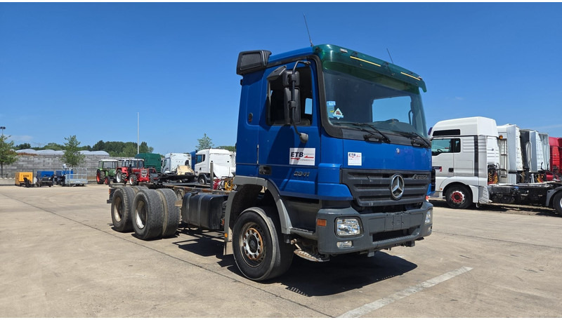 Mercedes-Benz Actros 2641 (LAMES / STEEL SUSP. / EPS / 3 PEDALES / GRAND PONT) - Tracteur routier: photos 2 Mercedes-Benz Actros 2641 (LAMES / STEEL SUSP. / EPS / 3 PEDALES / GRAND PONT) - Tracteur routier: photos 2