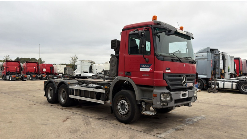 Mercedes-Benz Actros 3341 (EPS / CAMION BELGE !! / SUPS. LAMES / 33 TONNES / 3 PEDALES / MP2 / TRACTEUR ORIGINAL !! / V6 / MP2) - Tracteur routier: photos 2 Mercedes-Benz Actros 3341 (EPS / CAMION BELGE !! / SUPS. LAMES / 33 TONNES / 3 PEDALES / MP2 / TRACTEUR ORIGINAL !! / V6 / MP2) - Tracteur routier: photos 2