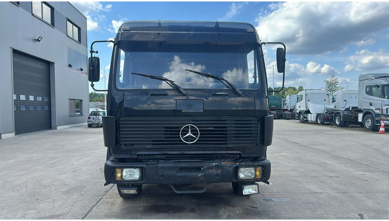 Mercedes-Benz SK 1628 (LAMES / BOITE MANUELLE / V8 / MANUAL PUMP / STEEL SUSP.) - Tracteur routier: photos 2 Mercedes-Benz SK 1628 (LAMES / BOITE MANUELLE / V8 / MANUAL PUMP / STEEL SUSP.) - Tracteur routier: photos 2