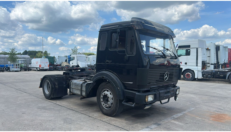 Mercedes-Benz SK 1628 (LAMES / BOITE MANUELLE / V8 / MANUAL PUMP / STEEL SUSP.) - Tracteur routier: photos 3 Mercedes-Benz SK 1628 (LAMES / BOITE MANUELLE / V8 / MANUAL PUMP / STEEL SUSP.) - Tracteur routier: photos 3