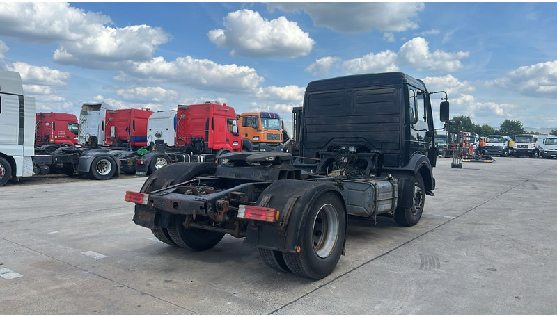 Mercedes-Benz SK 1628 (LAMES / BOITE MANUELLE / V8 / MANUAL PUMP / STEEL SUSP.) - Tracteur routier: photos 5 Mercedes-Benz SK 1628 (LAMES / BOITE MANUELLE / V8 / MANUAL PUMP / STEEL SUSP.) - Tracteur routier: photos 5